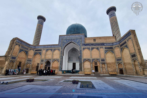 БИЗНЕС ЭРХЛЭГЧИД ТҮҮХ СОЁЛЫН РЕГИСТАН ТӨВ БОЛОН ТӨМӨР ХААНЫ БУНХАНТ ЦОГЦОЛБОРЫГ ҮЗЭЖ СОНИРХОВ